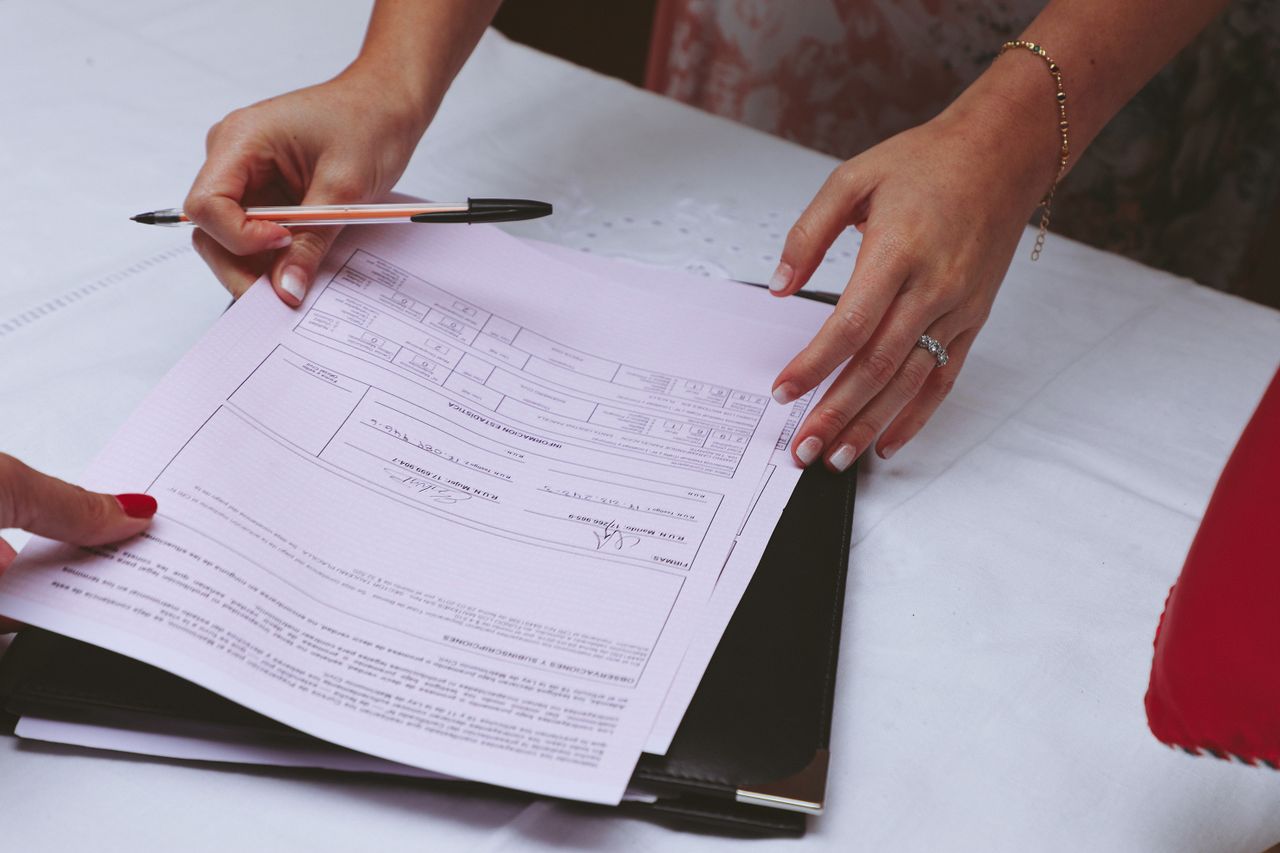 Pen and documents for handwritten annotations