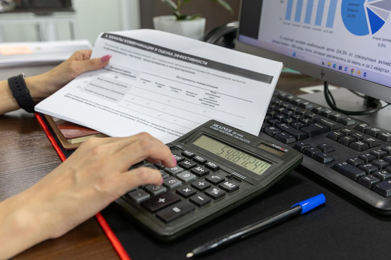 Calculations with a calculator and documents